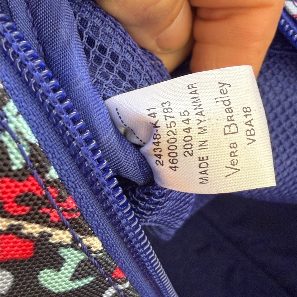 Vera Bradley large travel duffel bag in the Katalina Blues pattern - Picture 7 of 13